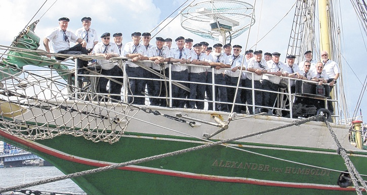 Die Fideelen Nordstrander auf der &bdquo;Alexander-von-Humboldt&ldquo; (Tall Ships Race 2004 in Aalborg DK)