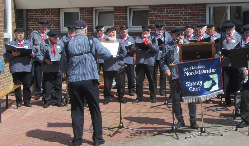 Fideele Nordstrander beim Maikonzert (2023-mai-01)